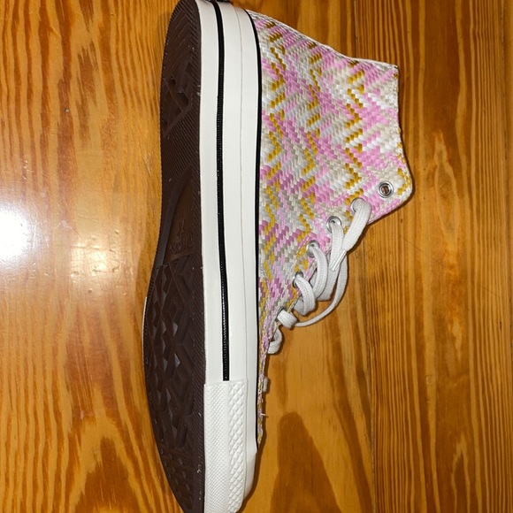 Men’s 10.5 - Converse Chuck Taylor Pink Woven High Top - Picture 5 of 11